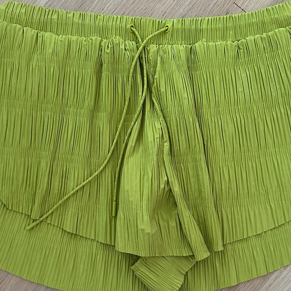 NWT - Free People Shirr Enough High Waist Crinkle Lime Shorts - Large - Picture 2 of 8